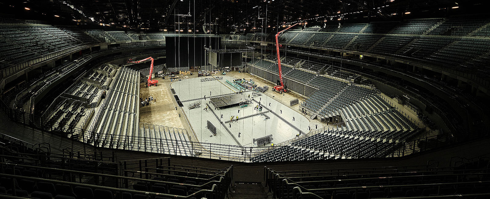 Aufbau der Veranstaltung „Der größte Pitch“ in der LANXESS arena Köln mit Veranstaltungstechnik von müllermusic