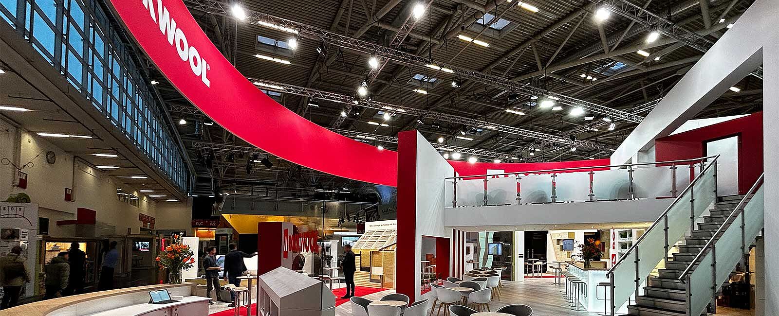Messestand ROCKWOOL mit LED-Wand, Rigging – Veranstaltungstechnik von müllermusic auf 370 Quadratmetern
